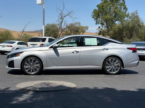Used 2024 Nissan Altima 2.5 SL FWD image 3