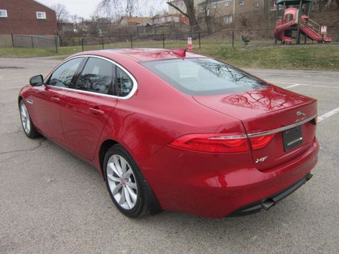 Used 2018 Jaguar XF Premium image 24
