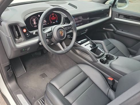 Certified 2024 Porsche Cayenne AWD/4WD image 21