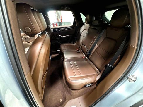Used 2023 Porsche Cayenne AWD/4WD image 30
