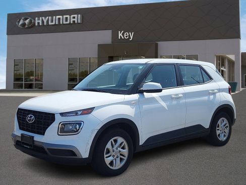 Used 2022 Hyundai Venue SE image 7