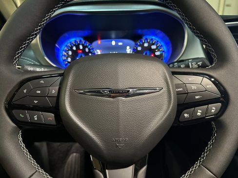 New 2026 Chrysler Pacifica Limited w/ Uconnect Theater Family Group image 25