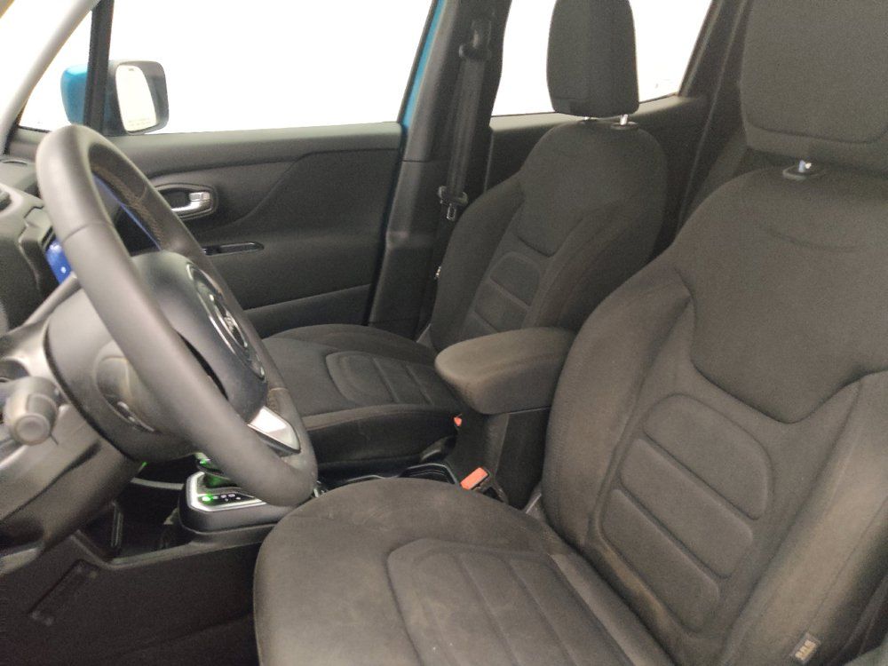 Used 2021 Jeep Renegade Latitude FWD image 17