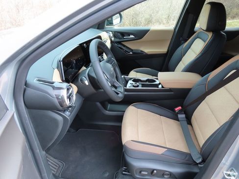 New 2026 Chevrolet Equinox ACTIV w/ Convenience Package III AWD/4WD image 23