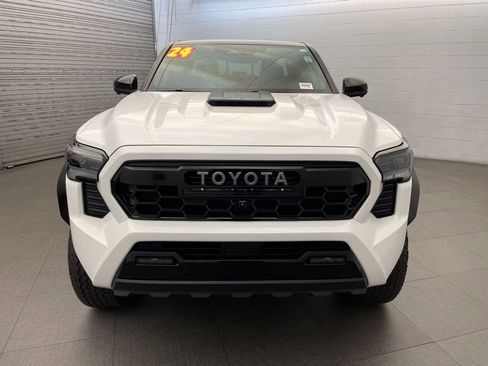 Used 2024 Toyota Tacoma TRD Pro AWD/4WD image 9