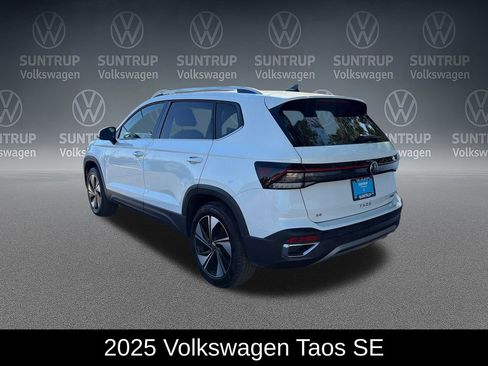 Used 2025 Volkswagen Taos SE AWD/4WD image 3