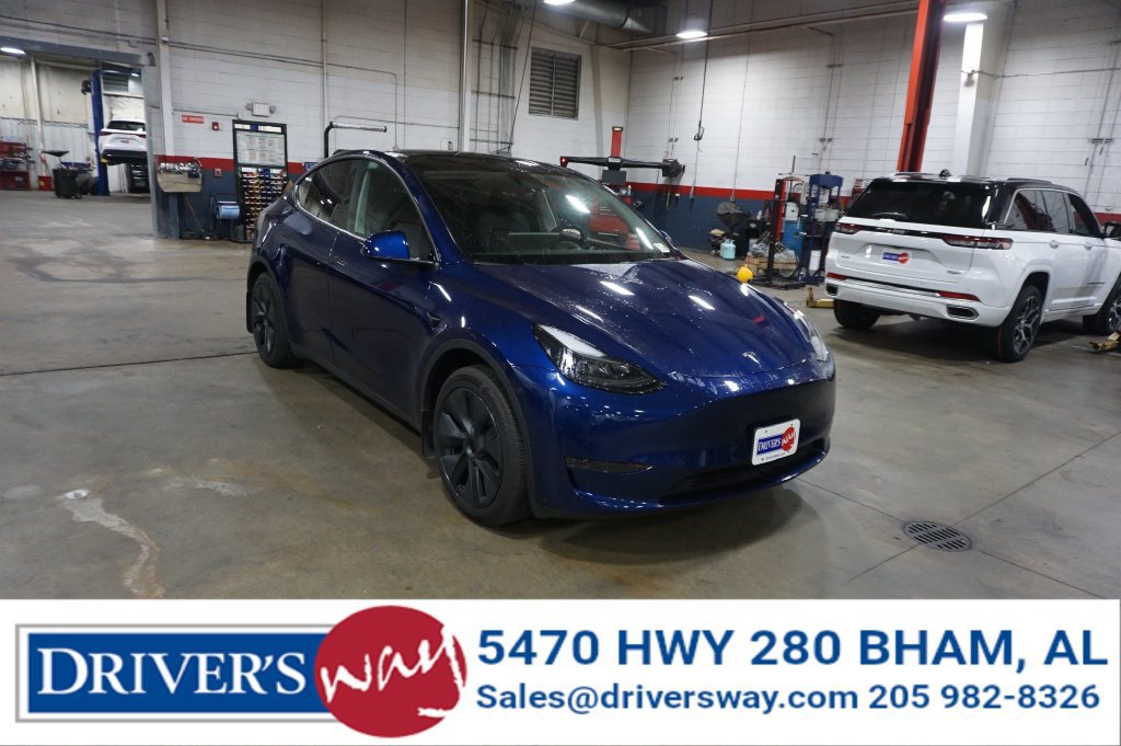 Used 2024 Tesla Model Y Long Range RWD image 1