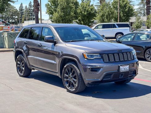 Used 2021 Jeep Grand Cherokee Laredo X AWD/4WD image 5