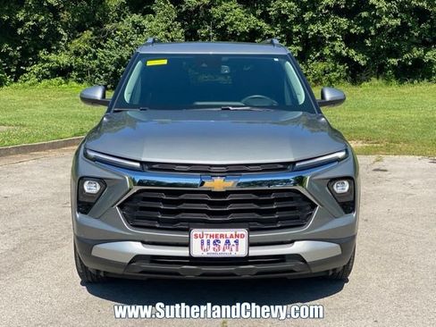 Used 2024 Chevrolet TrailBlazer LT w/ Convenience Package AWD/4WD image 2
