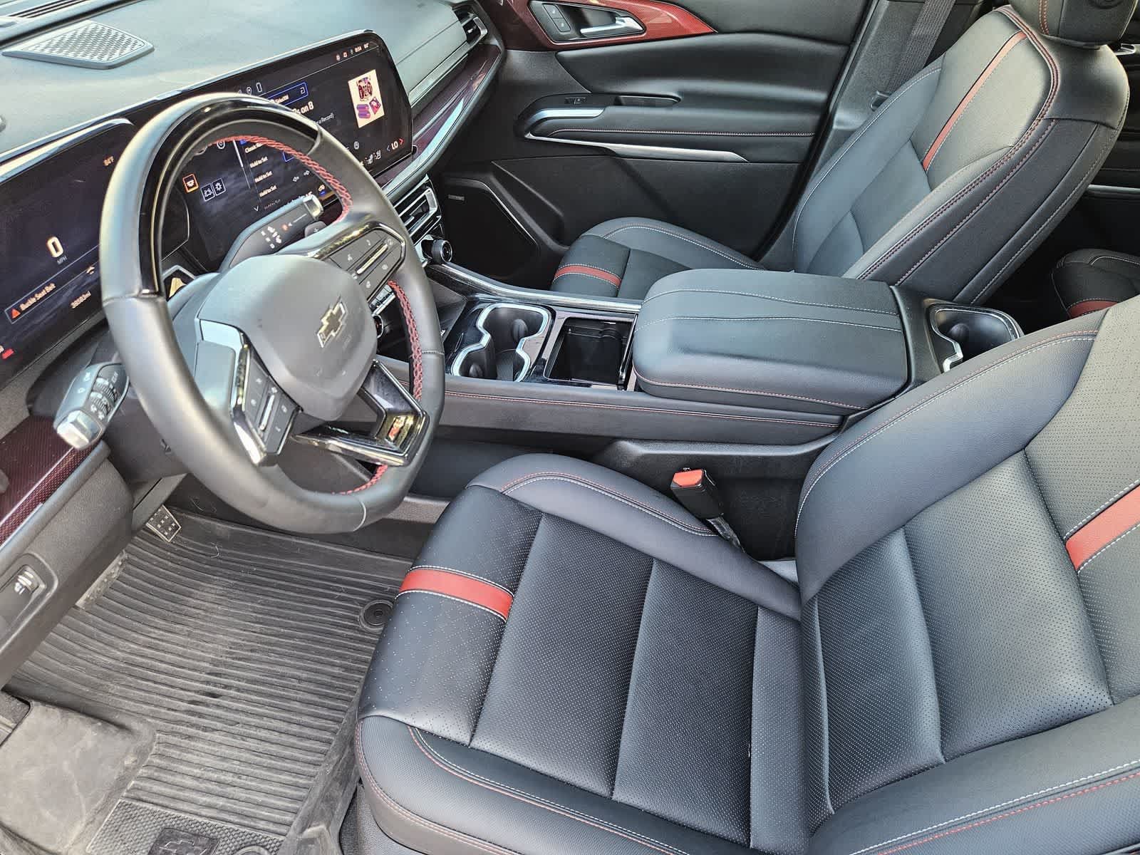 Used 2024 Chevrolet Traverse RS FWD image 11