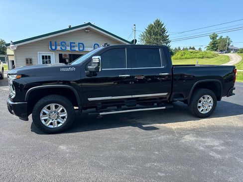 Used 2024 Chevrolet Silverado 2500 High Country w/ High Country Premium Package AWD/4WD image 3