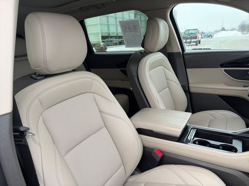 Used 2025 Lincoln Nautilus Premier w/ Equipment Group 102A image 13