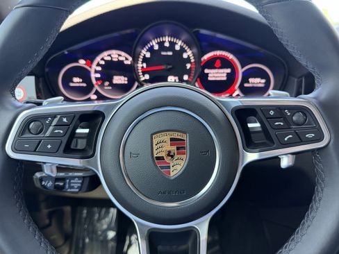 Certified 2022 Porsche Cayenne Platinum Edition AWD/4WD image 35