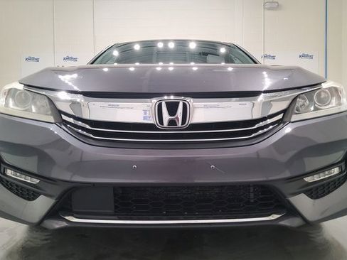 Certified 2017 Honda Accord EX-L image 9