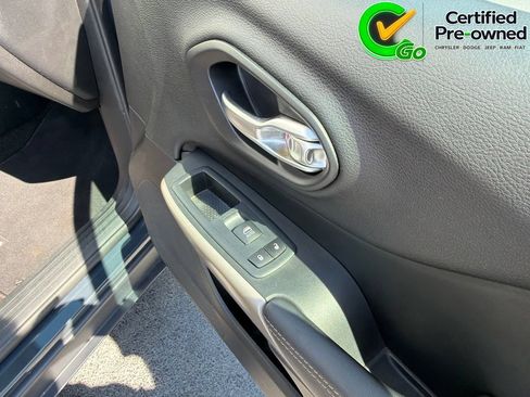 Certified 2018 Jeep Cherokee Limited FWD image 31