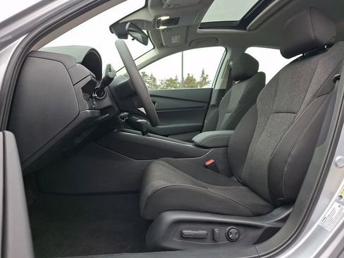 Used 2025 Honda Accord SE image 13