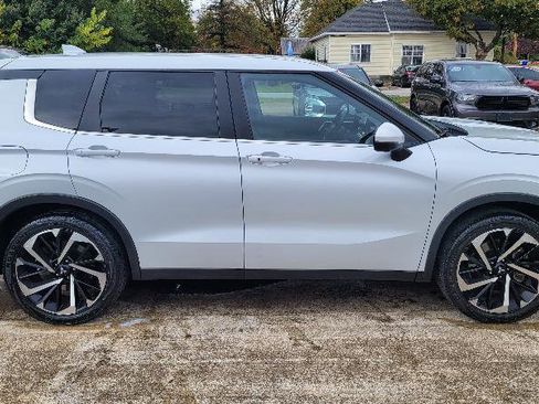 Used 2024 Mitsubishi Outlander SE image 4