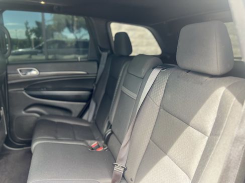 Used 2019 Jeep Grand Cherokee Laredo image 34