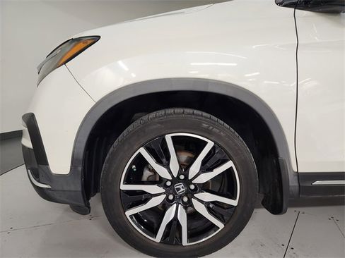 Used 2019 Honda Pilot Touring image 11