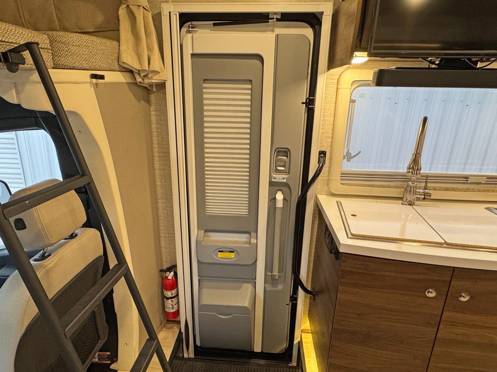 Used 2021 Mercedes-Benz Sprinter 3500 w/ Acoustic Package image 74
