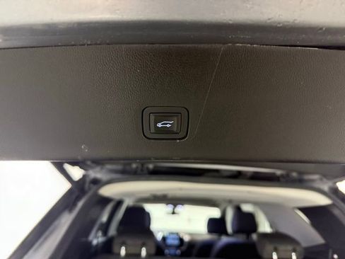 Used 2019 Chevrolet Traverse LT image 8