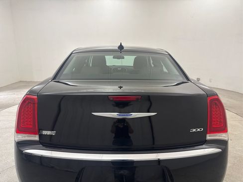 Used 2018 Chrysler 300 Touring RWD image 25