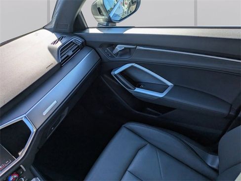 Used 2024 Audi Q3 2.0T Premium image 18