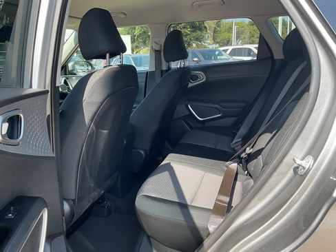 Used 2025 Kia Soul LX w/ LX Technology Package FWD image 14