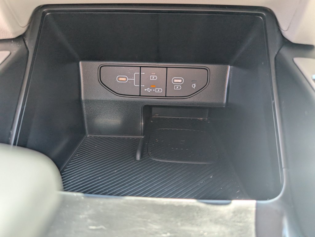 Used 2025 Kia Sorento S FWD image 16