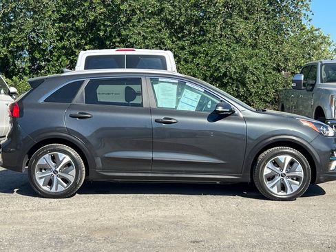 Used 2021 Kia Niro EX image 3