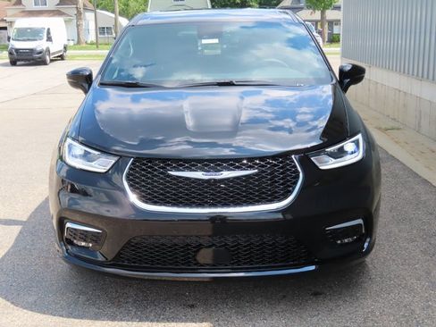 New 2026 Chrysler Pacifica Select image 10