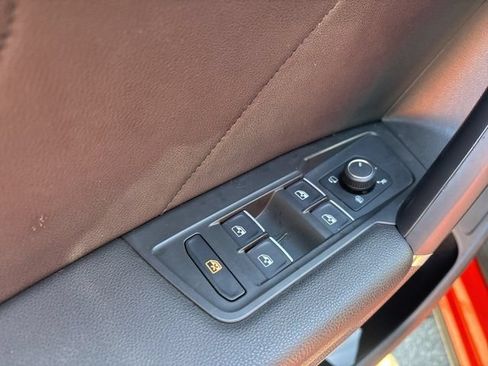 Used 2018 Volkswagen Tiguan SEL Premium AWD/4WD image 14