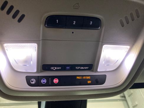 Used 2018 Chevrolet Traverse Premier image 32