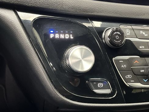 Used 2025 Chrysler Pacifica Select FWD image 26