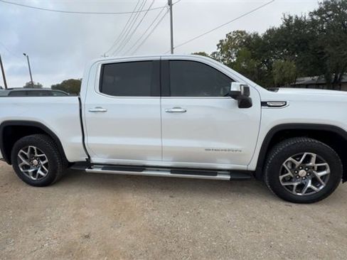 Certified 2025 GMC Sierra 1500 SLT image 9
