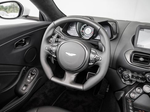 Used 2023 Aston Martin V8 Vantage Roadster image 21