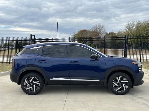 New 2026 Nissan Kicks SV image 3