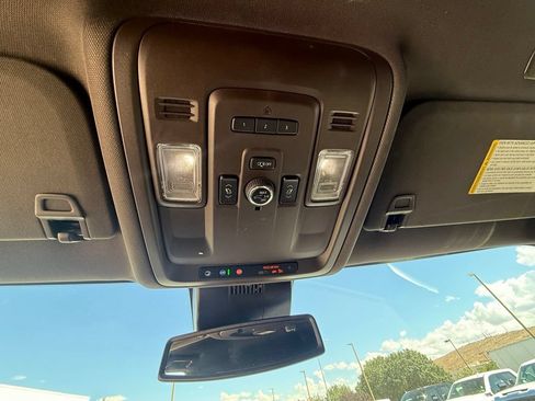 Used 2023 GMC Yukon XL SLT w/ SLT Luxury Package AWD/4WD image 16