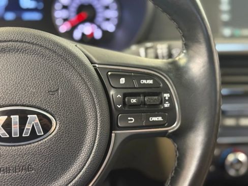 Used 2017 Kia Optima EX w/ Premium Package image 10