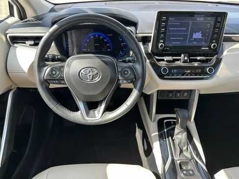 Used 2022 Toyota Corolla Cross XLE w/ Convenience Package FWD image 13