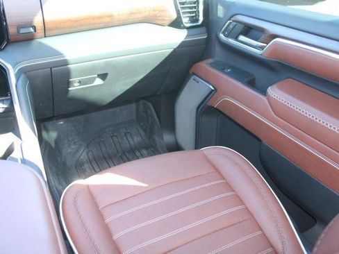 Used 2024 GMC Sierra 3500 Denali Ultimate image 17