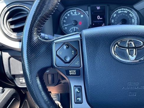 Used 2016 Toyota Tacoma TRD Off-Road w/ Premium & Technology Package AWD/4WD image 12