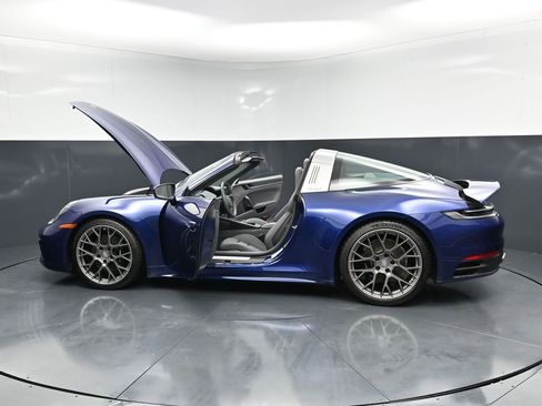 Certified 2024 Porsche 911 Targa 4S w/ Premium Package AWD/4WD image 27