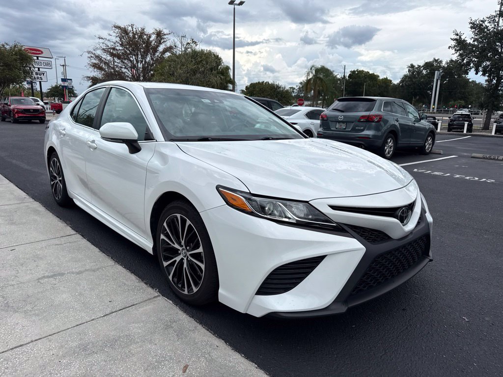 Used 2018 Toyota Camry SE w/ Convenience Package FWD image 3
