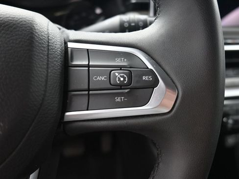 Used 2024 Jeep Compass Latitude AWD/4WD image 19