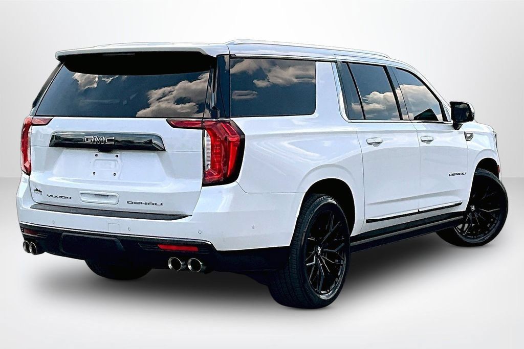 Used 2023 GMC Yukon XL Denali Ultimate AWD/4WD image 6