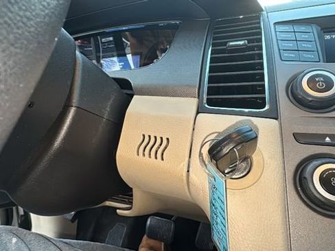 Used 2018 Ford Taurus SE image 12