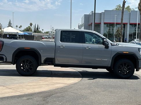 Used 2025 GMC Sierra 2500 AT4 w/ AT4 Premium Plus Package AWD/4WD image 3