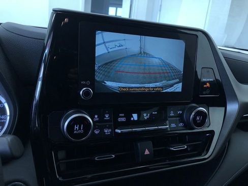 Certified 2023 Toyota Highlander L image 26