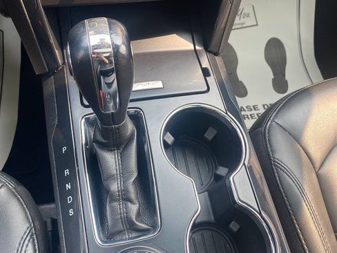 Used 2019 Ford Explorer XLT w/ Equipment Group 202A AWD/4WD image 41